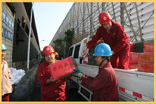 酷夏時節，興泰公司工會開展為基層送清涼慰問活動.jpg